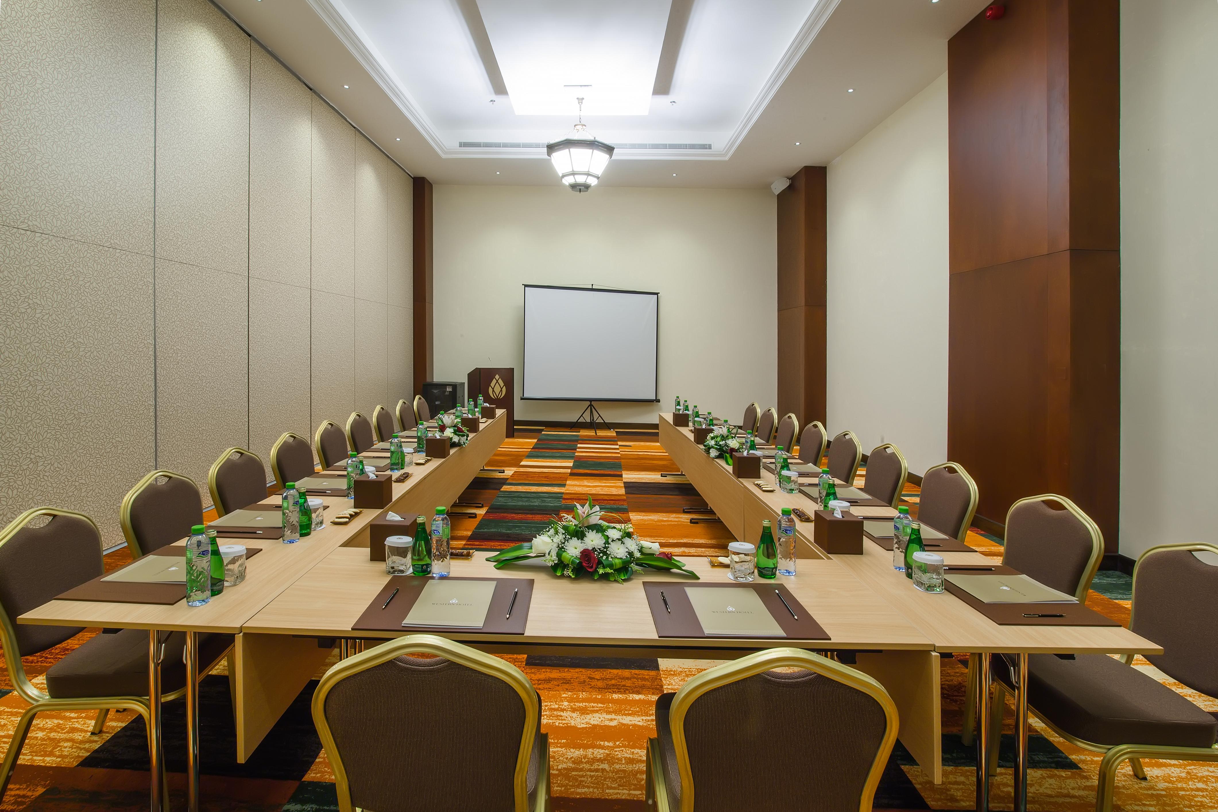 Western Hotel - Madinat Zayed Bagian luar foto
