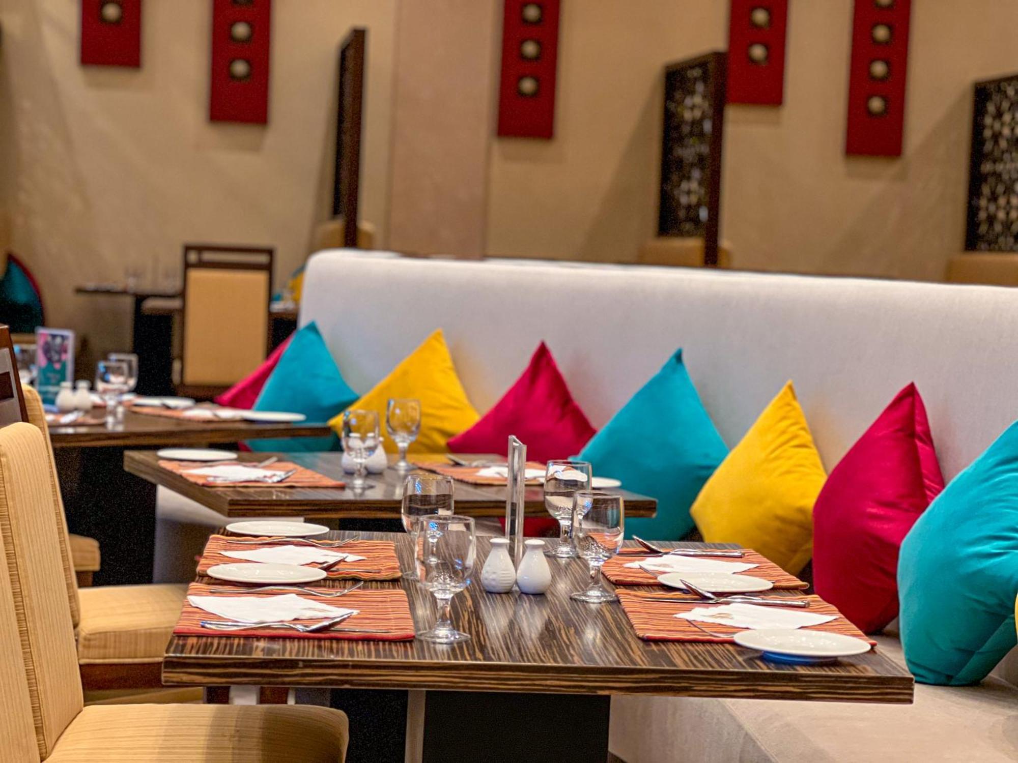 Western Hotel - Madinat Zayed Bagian luar foto