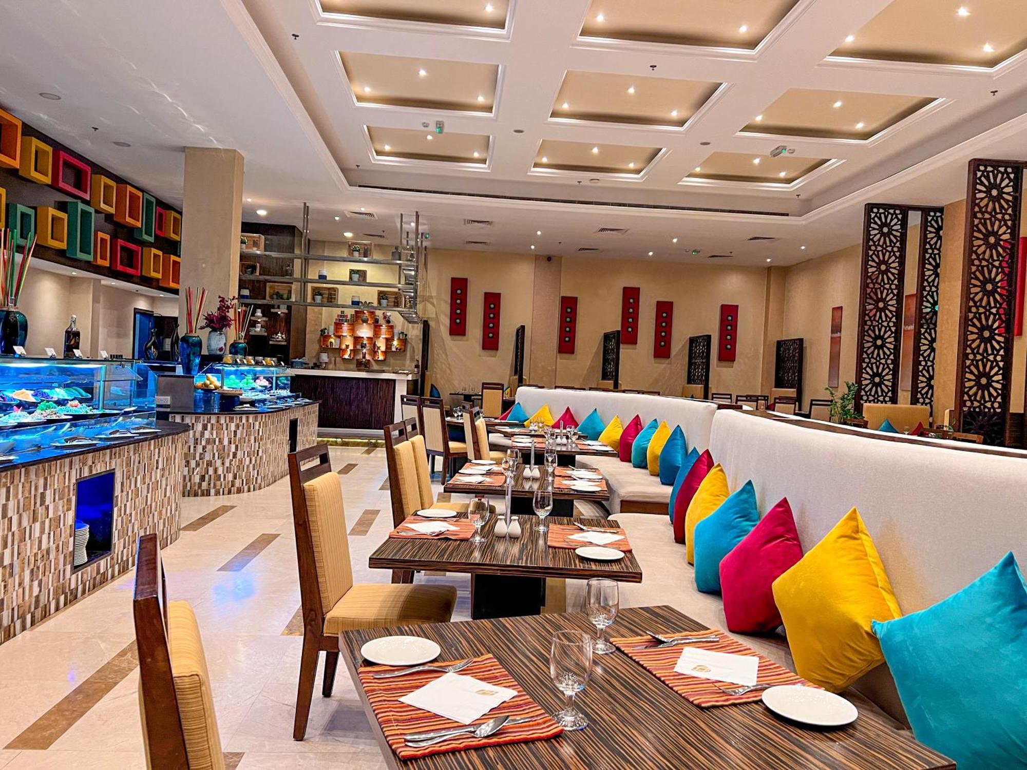 Western Hotel - Madinat Zayed Bagian luar foto