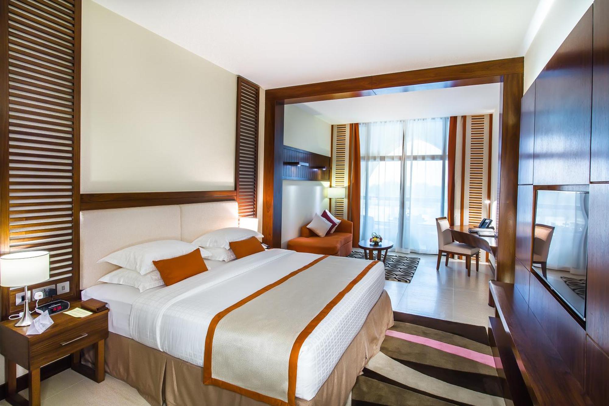 Western Hotel - Madinat Zayed Bagian luar foto